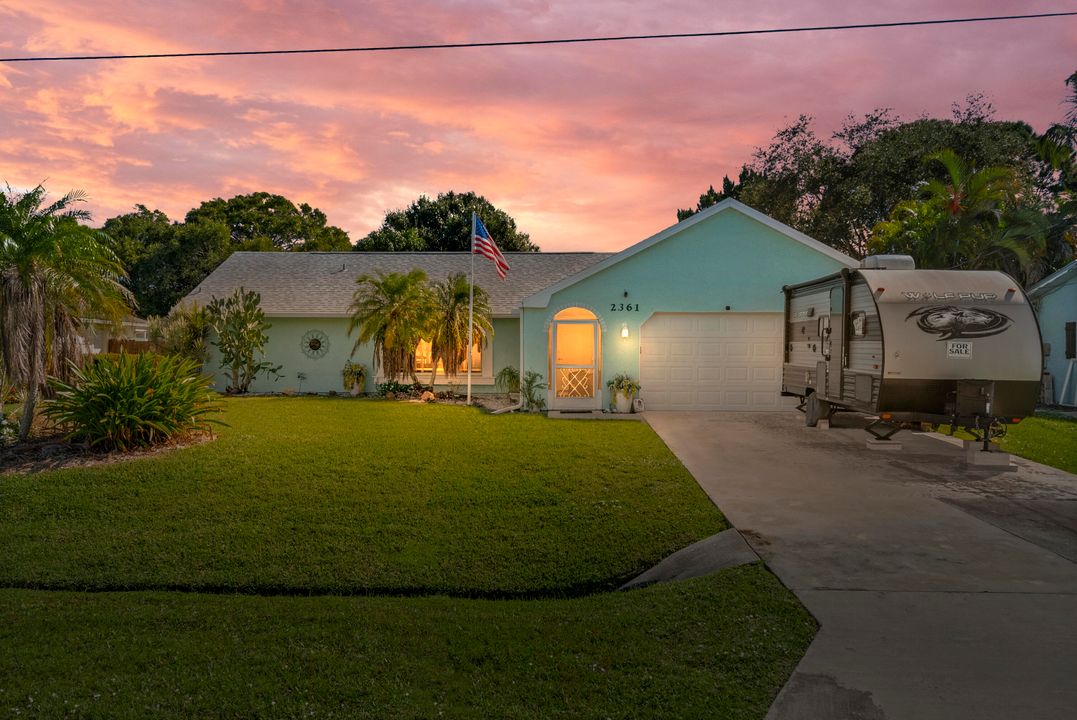 For Sale: $422,900 (3 beds, 2 baths, 1559 Square Feet)