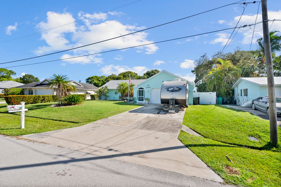 For Sale: $422,900 (3 beds, 2 baths, 1559 Square Feet)