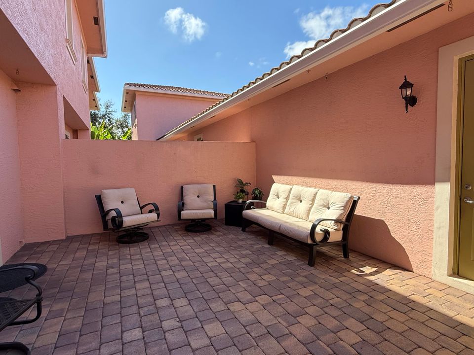 Active With Contract: $499,925 (3 beds, 2 baths, 1410 Square Feet)