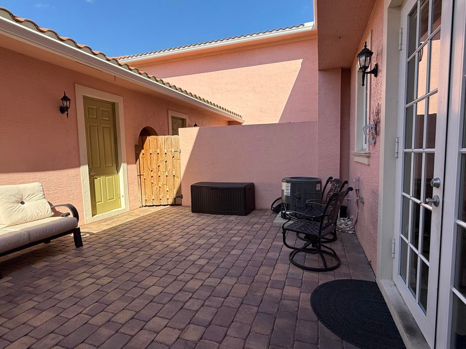 Active With Contract: $499,925 (3 beds, 2 baths, 1410 Square Feet)