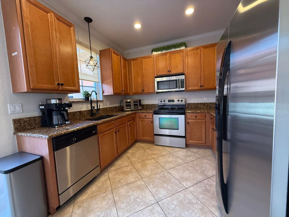 Active With Contract: $499,925 (3 beds, 2 baths, 1410 Square Feet)