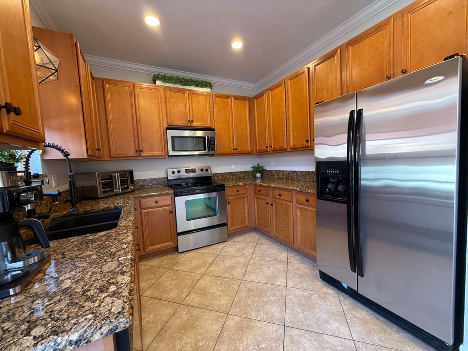 Active With Contract: $499,925 (3 beds, 2 baths, 1410 Square Feet)