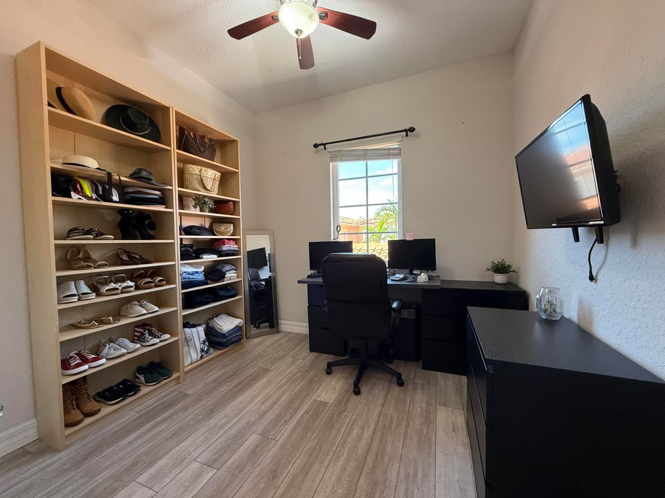 Active With Contract: $499,925 (3 beds, 2 baths, 1410 Square Feet)