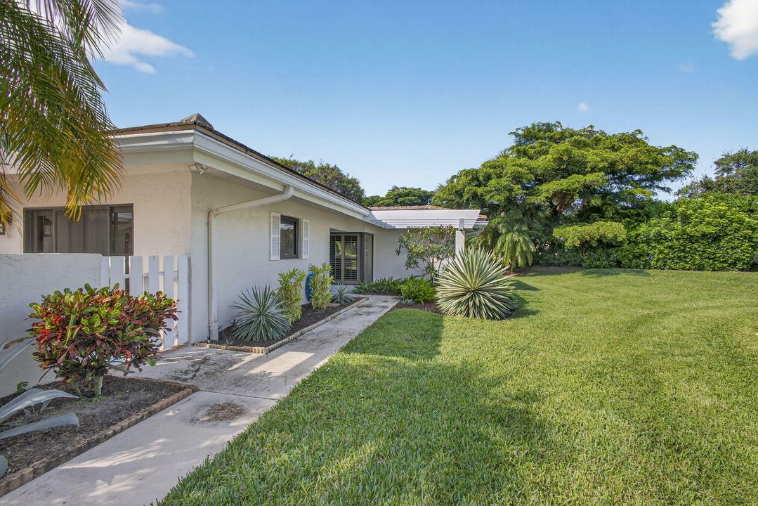 For Sale: $685,000 (2 beds, 2 baths, 1430 Square Feet)