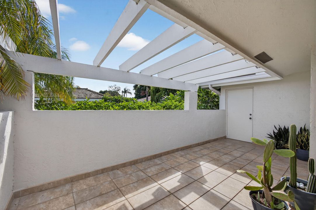 For Sale: $685,000 (2 beds, 2 baths, 1430 Square Feet)