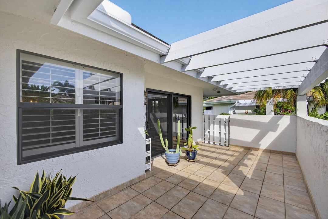 For Sale: $685,000 (2 beds, 2 baths, 1430 Square Feet)