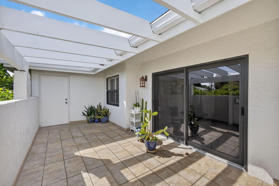 For Sale: $685,000 (2 beds, 2 baths, 1430 Square Feet)