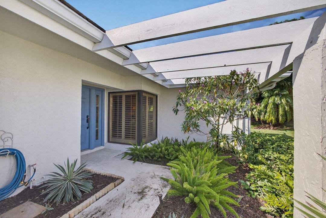 For Sale: $685,000 (2 beds, 2 baths, 1430 Square Feet)