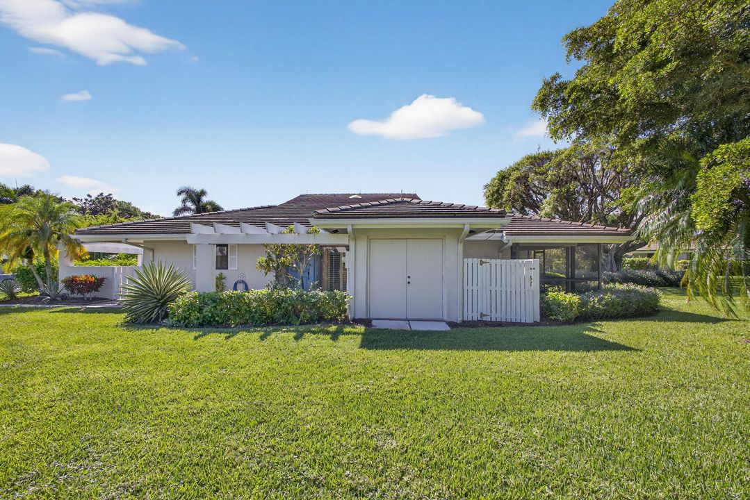 For Sale: $685,000 (2 beds, 2 baths, 1430 Square Feet)