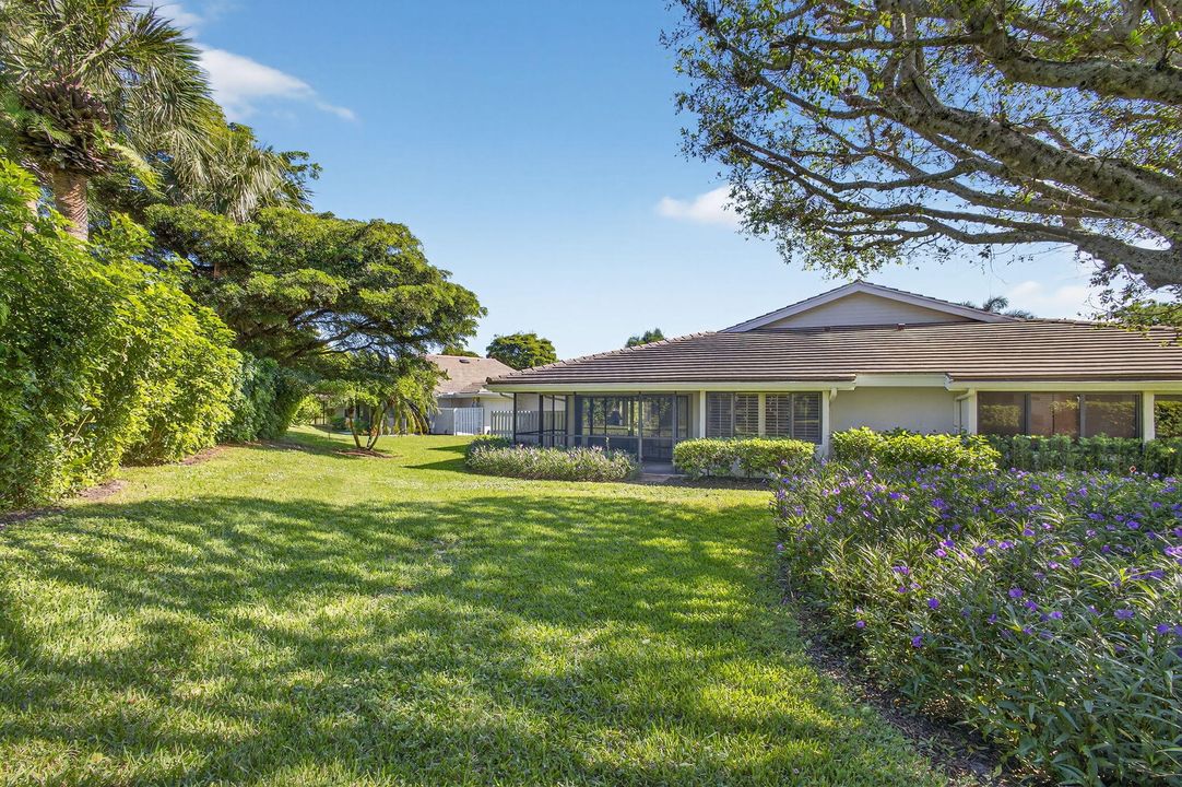 For Sale: $685,000 (2 beds, 2 baths, 1430 Square Feet)