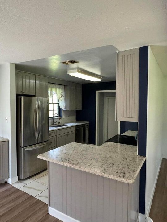 出租: $3,500 (3 贝兹, 2 浴室, 1284 平方英尺)