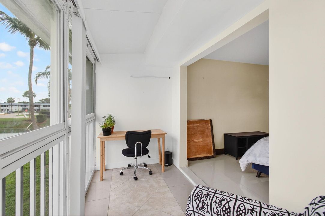 For Sale: $210,000 (2 beds, 2 baths, 988 Square Feet)