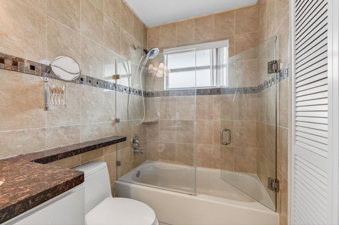 For Sale: $210,000 (2 beds, 2 baths, 988 Square Feet)