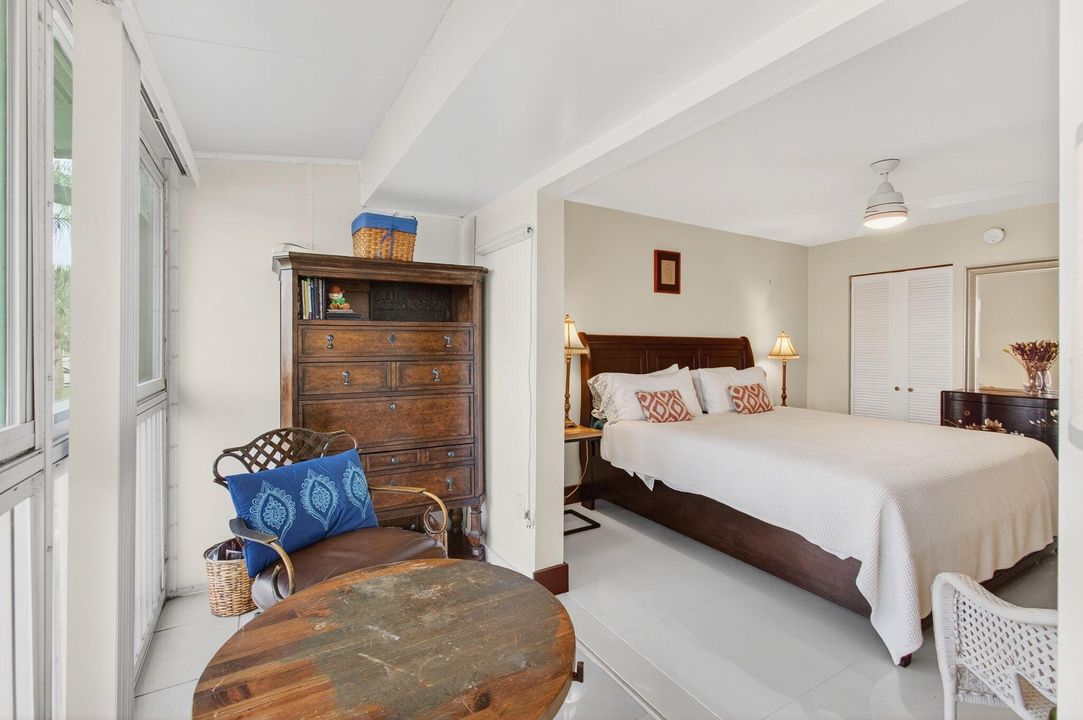 For Sale: $210,000 (2 beds, 2 baths, 988 Square Feet)