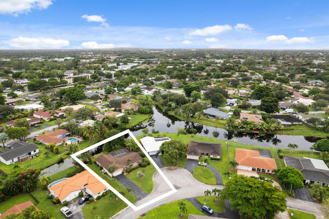 На продажу: $525,000 (4 спален, 2 ванн, 1828 Квадратных фут)