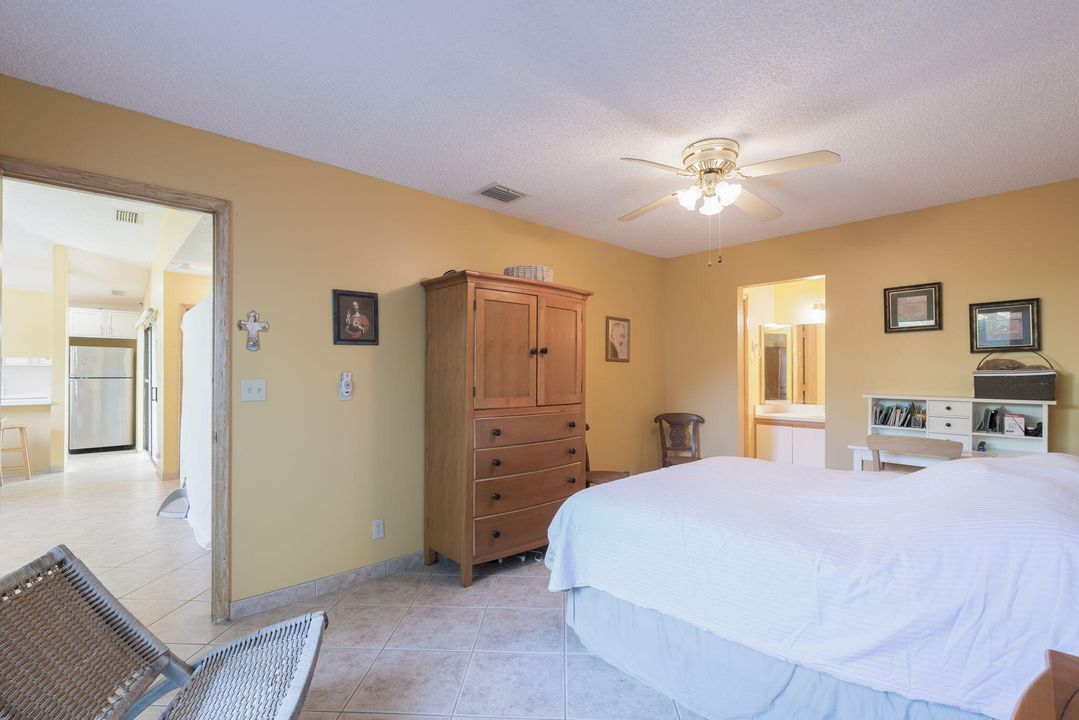 合同活跃: $229,000 (2 贝兹, 2 浴室, 919 平方英尺)