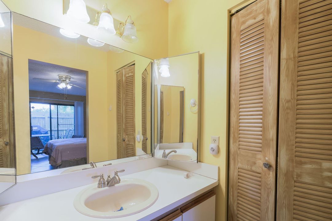 合同活跃: $229,000 (2 贝兹, 2 浴室, 919 平方英尺)