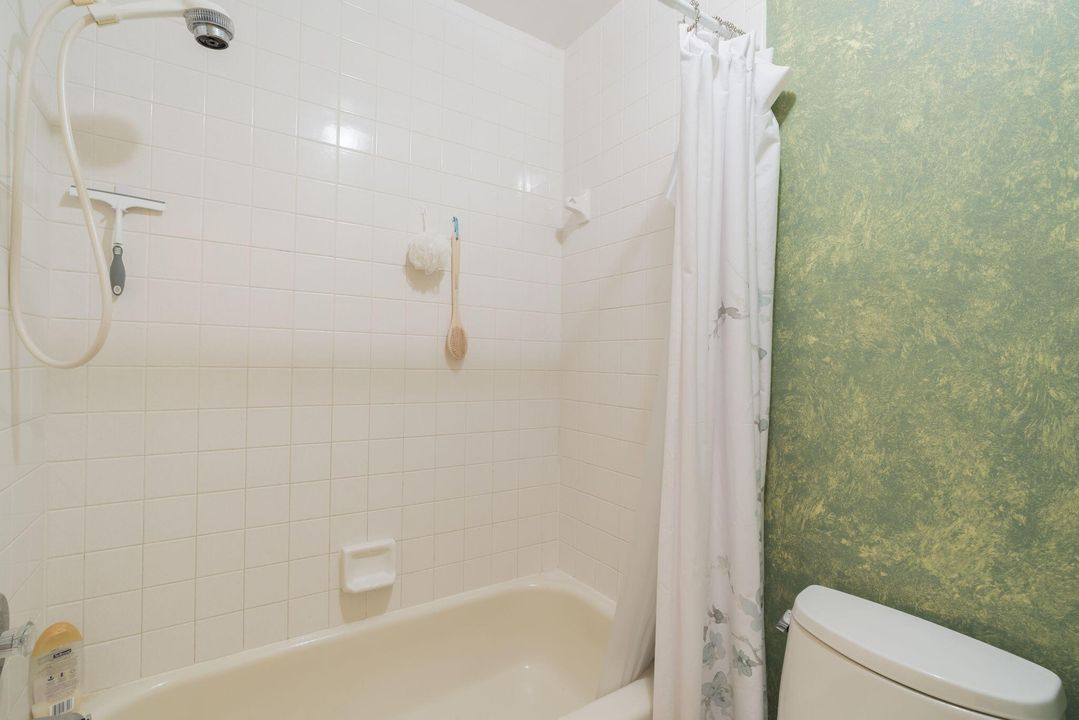 合同活跃: $229,000 (2 贝兹, 2 浴室, 919 平方英尺)