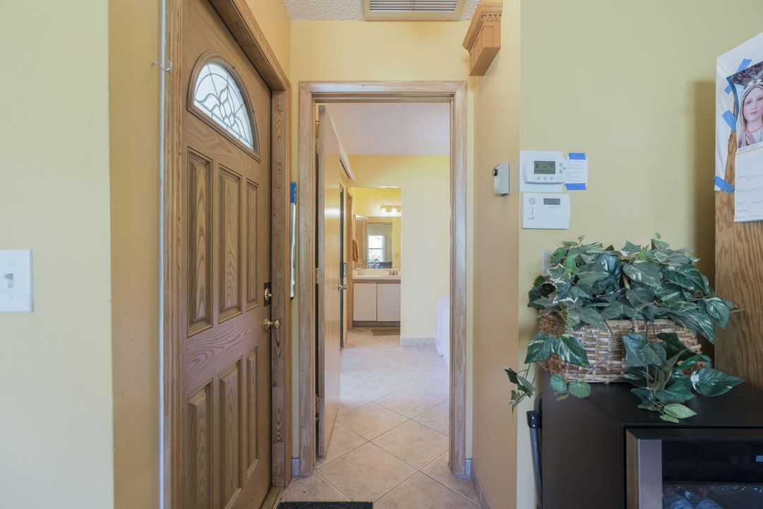 合同活跃: $229,000 (2 贝兹, 2 浴室, 919 平方英尺)