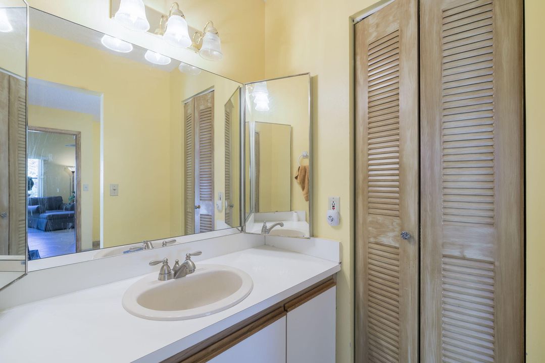 合同活跃: $229,000 (2 贝兹, 2 浴室, 919 平方英尺)