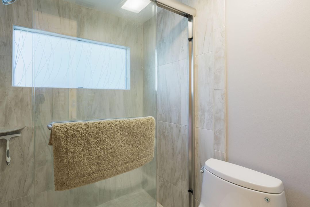 合同活跃: $229,000 (2 贝兹, 2 浴室, 919 平方英尺)