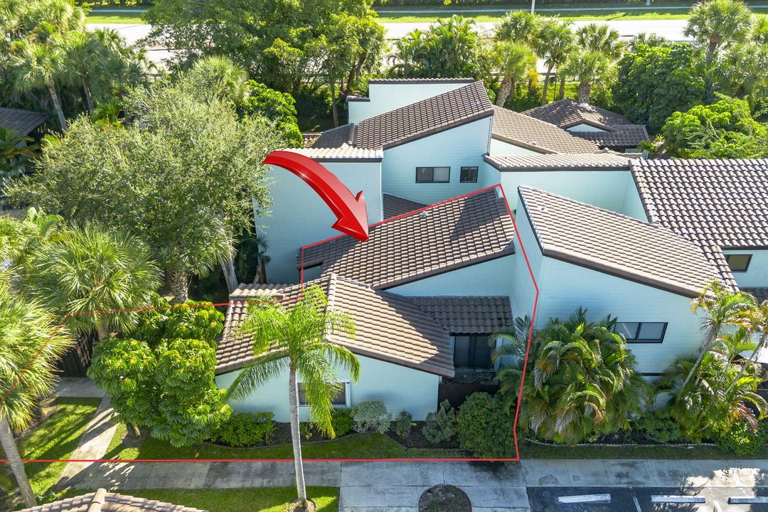 合同活跃: $229,000 (2 贝兹, 2 浴室, 919 平方英尺)