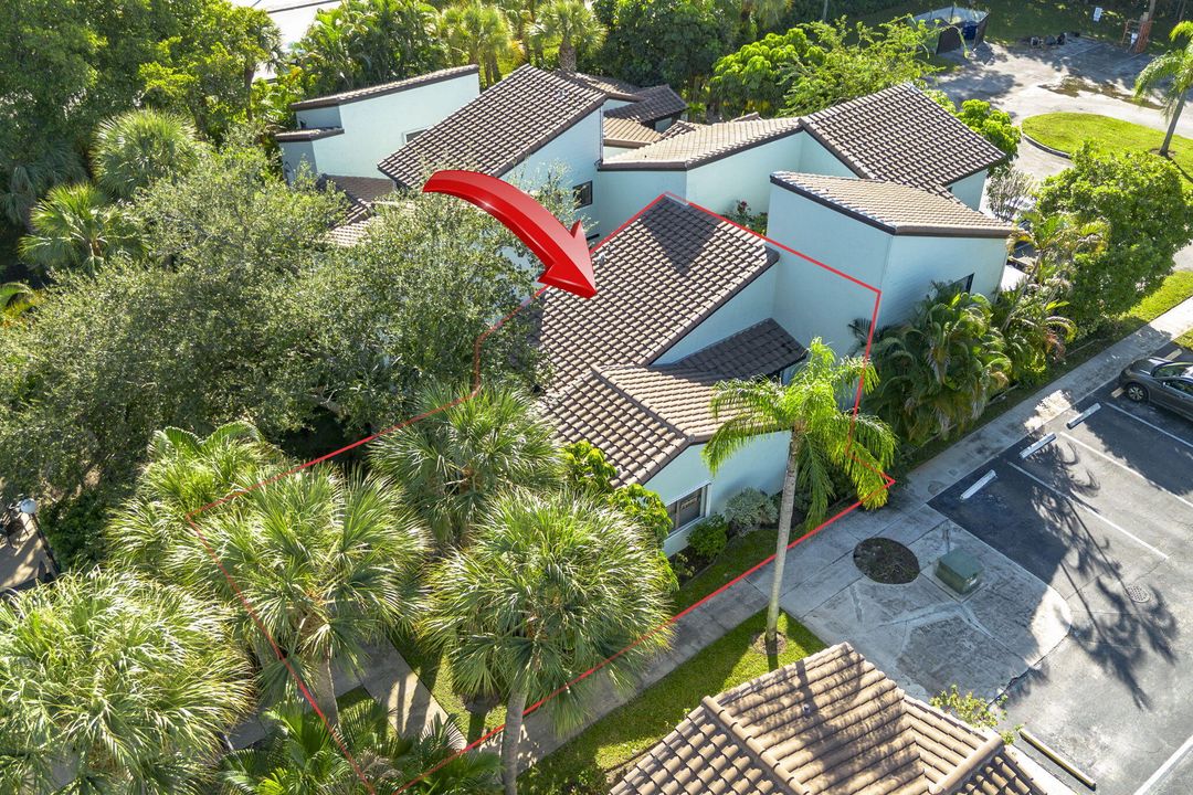 合同活跃: $229,000 (2 贝兹, 2 浴室, 919 平方英尺)