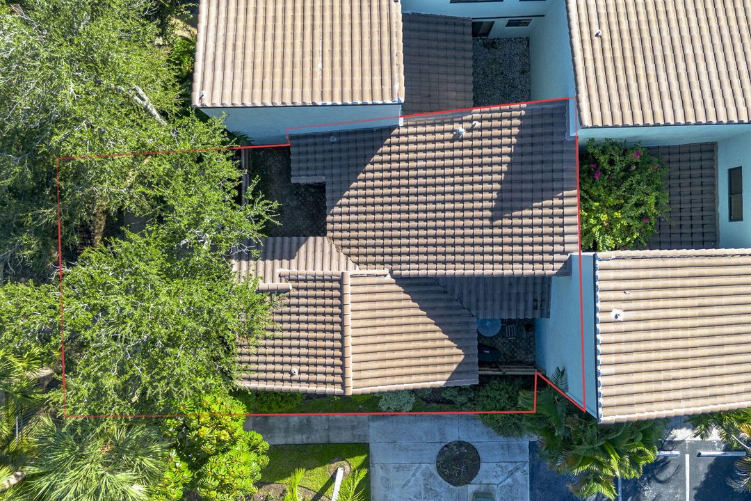 合同活跃: $229,000 (2 贝兹, 2 浴室, 919 平方英尺)