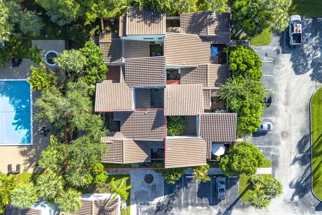 合同活跃: $229,000 (2 贝兹, 2 浴室, 919 平方英尺)