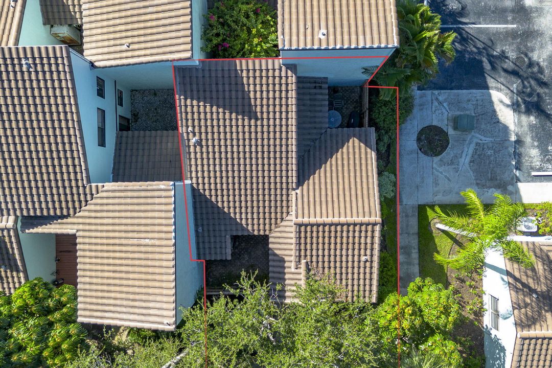 合同活跃: $229,000 (2 贝兹, 2 浴室, 919 平方英尺)