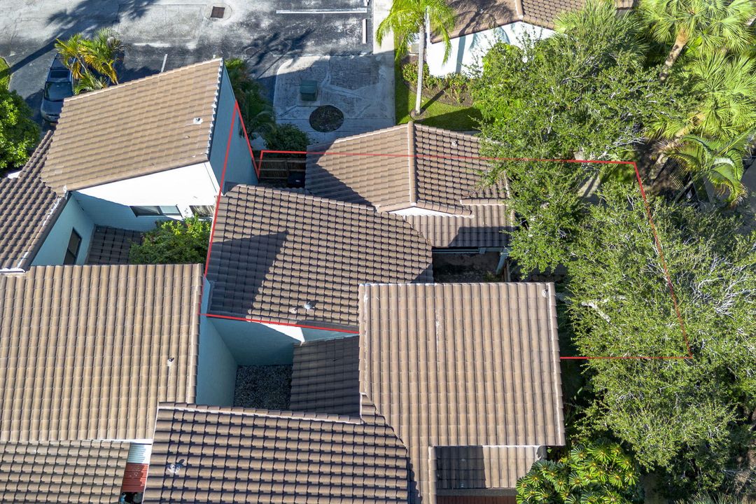 合同活跃: $229,000 (2 贝兹, 2 浴室, 919 平方英尺)