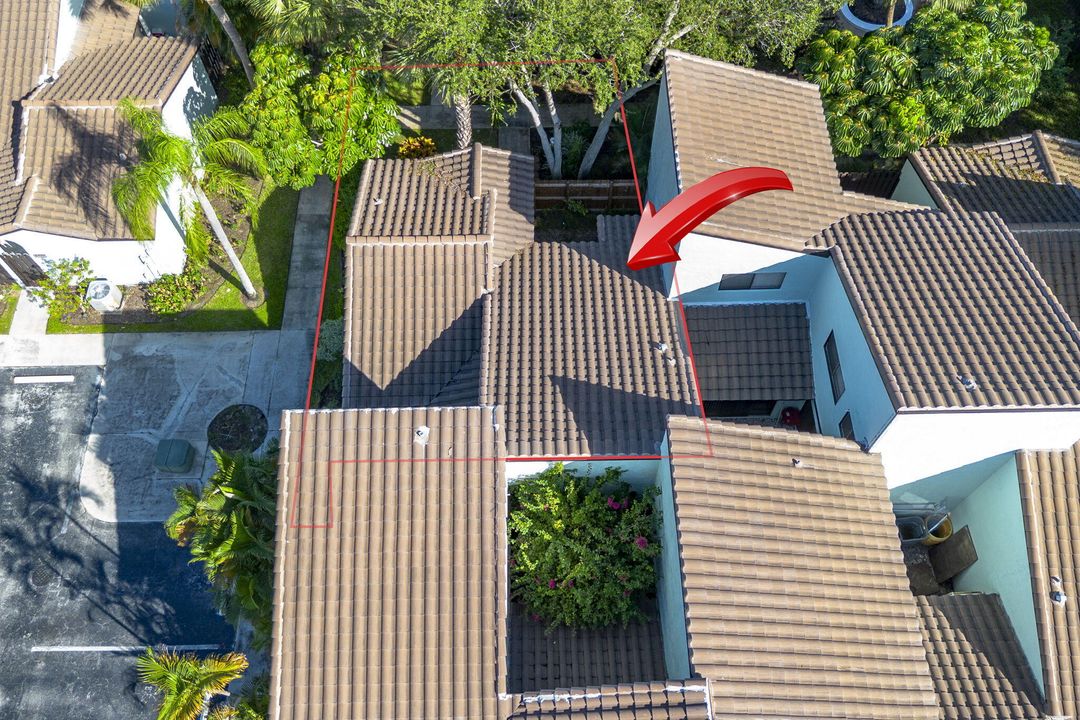 合同活跃: $229,000 (2 贝兹, 2 浴室, 919 平方英尺)