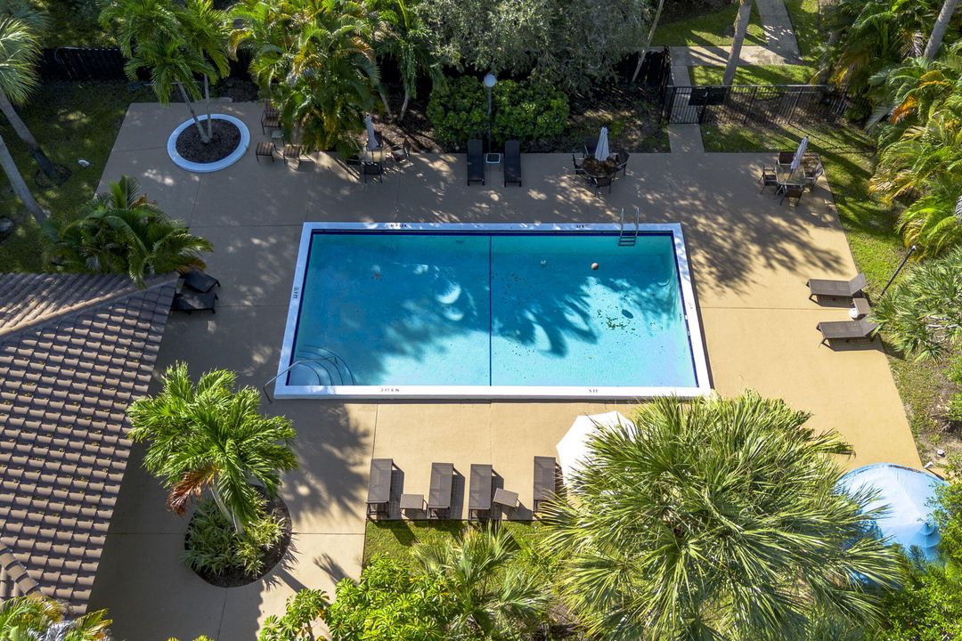 合同活跃: $229,000 (2 贝兹, 2 浴室, 919 平方英尺)