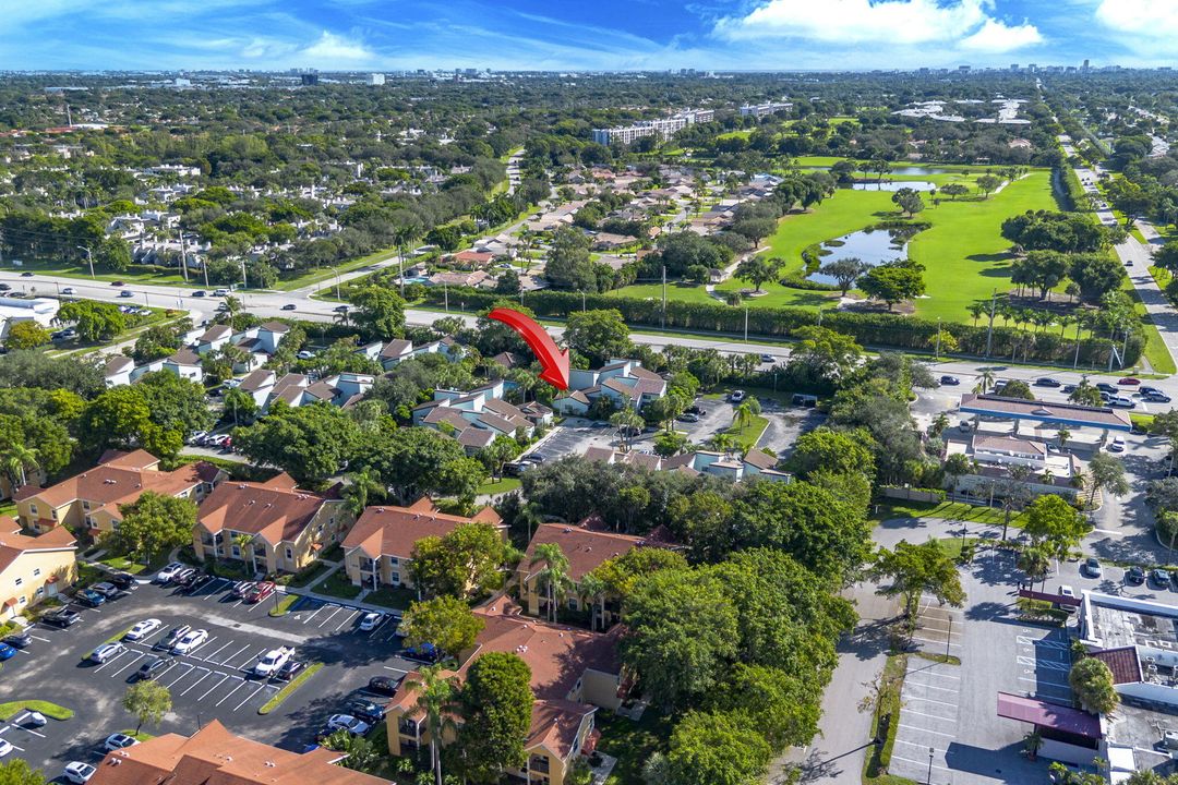 合同活跃: $229,000 (2 贝兹, 2 浴室, 919 平方英尺)