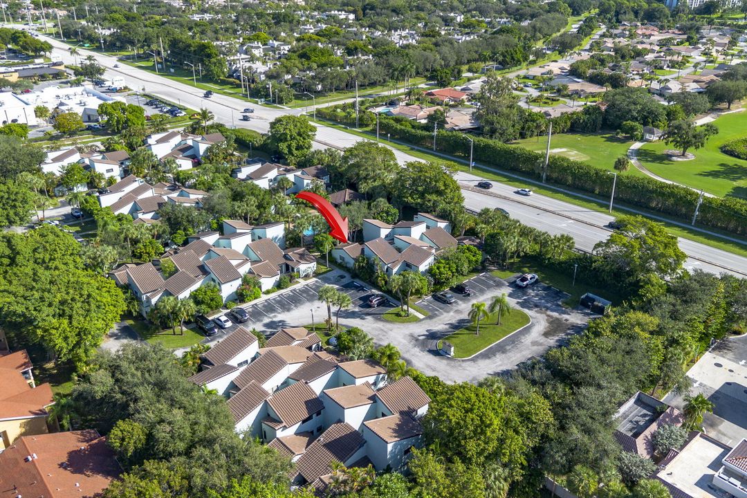 合同活跃: $229,000 (2 贝兹, 2 浴室, 919 平方英尺)