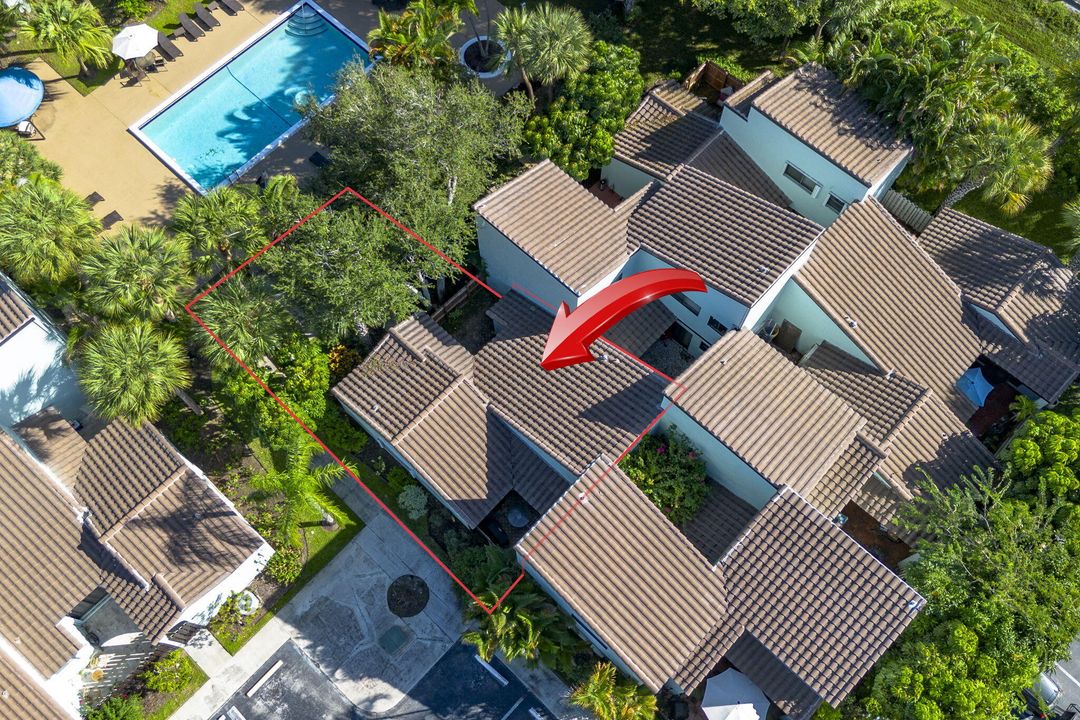 合同活跃: $229,000 (2 贝兹, 2 浴室, 919 平方英尺)