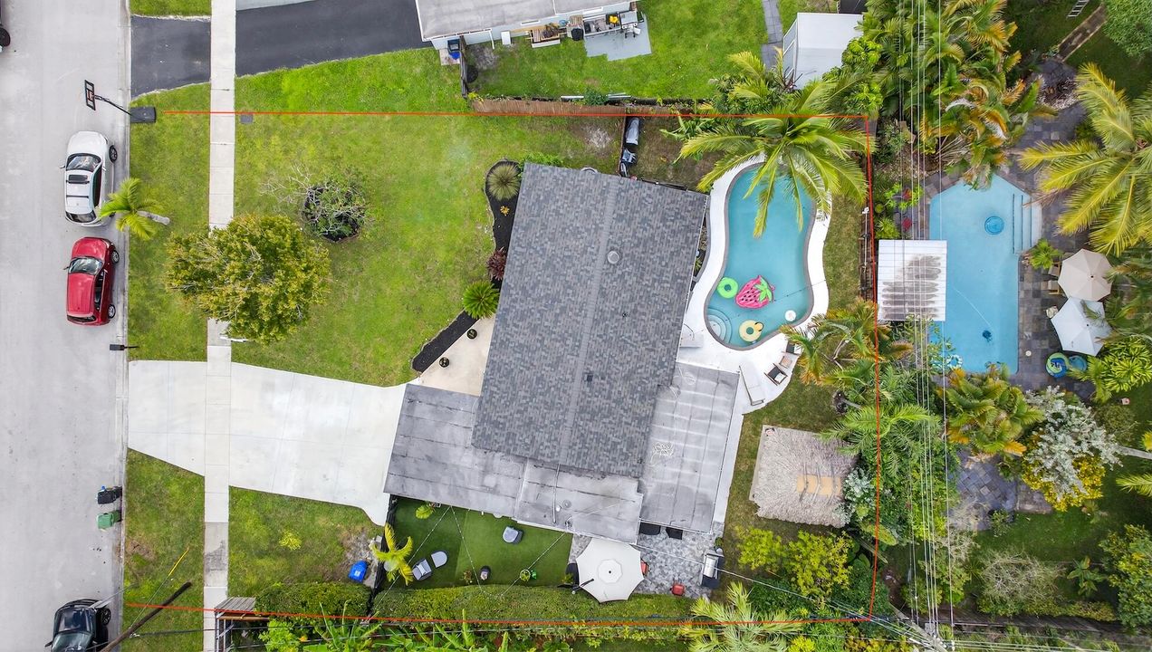 Под контрактом: $569,000 (3 спален, 2 ванн, 1364 Квадратных фут)