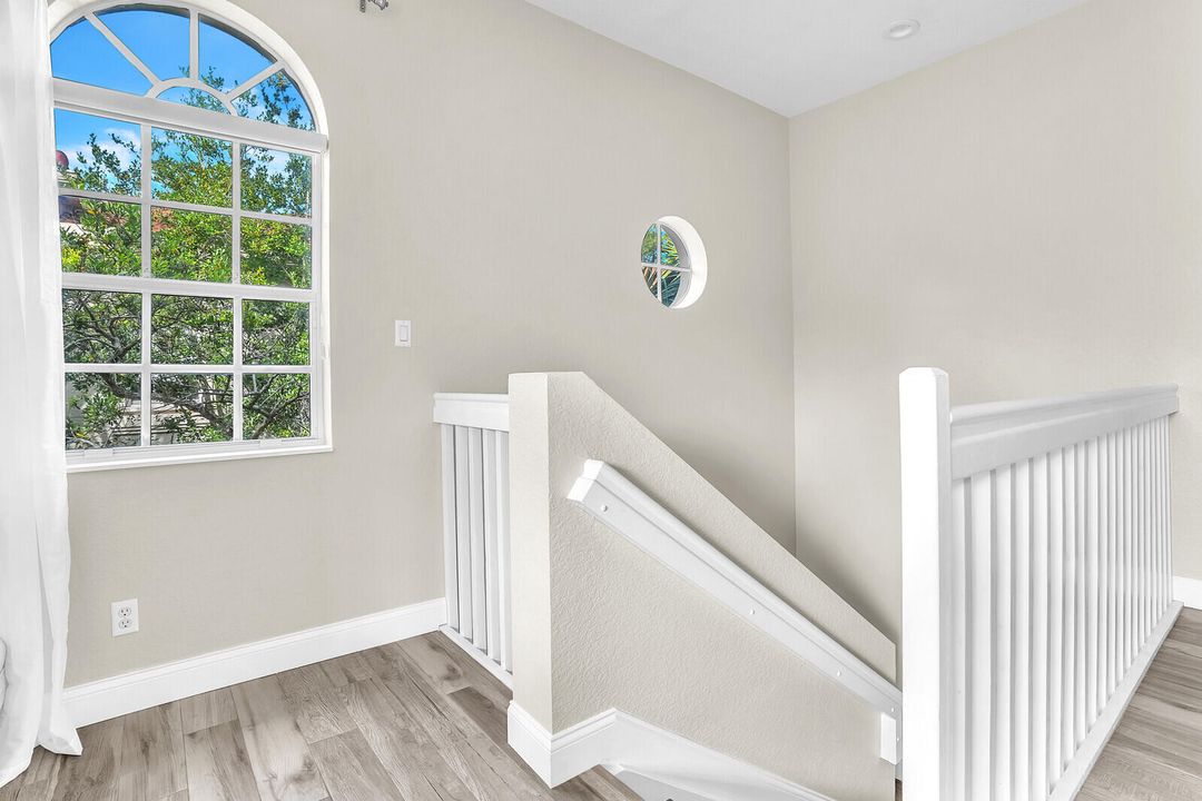 Под контрактом: $3,000 (2 спален, 2 ванн, 1056 Квадратных фут)