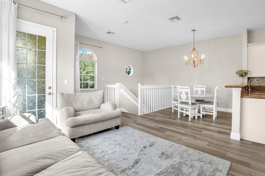 Под контрактом: $3,000 (2 спален, 2 ванн, 1056 Квадратных фут)