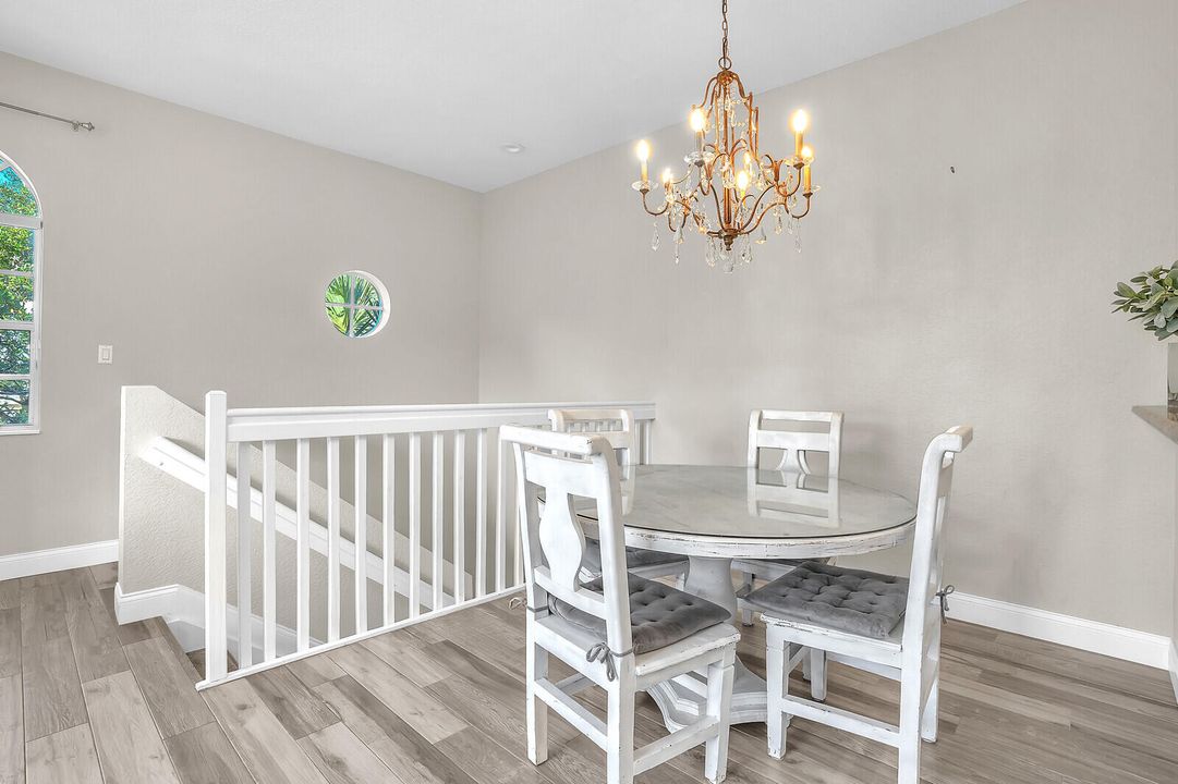 Под контрактом: $3,000 (2 спален, 2 ванн, 1056 Квадратных фут)