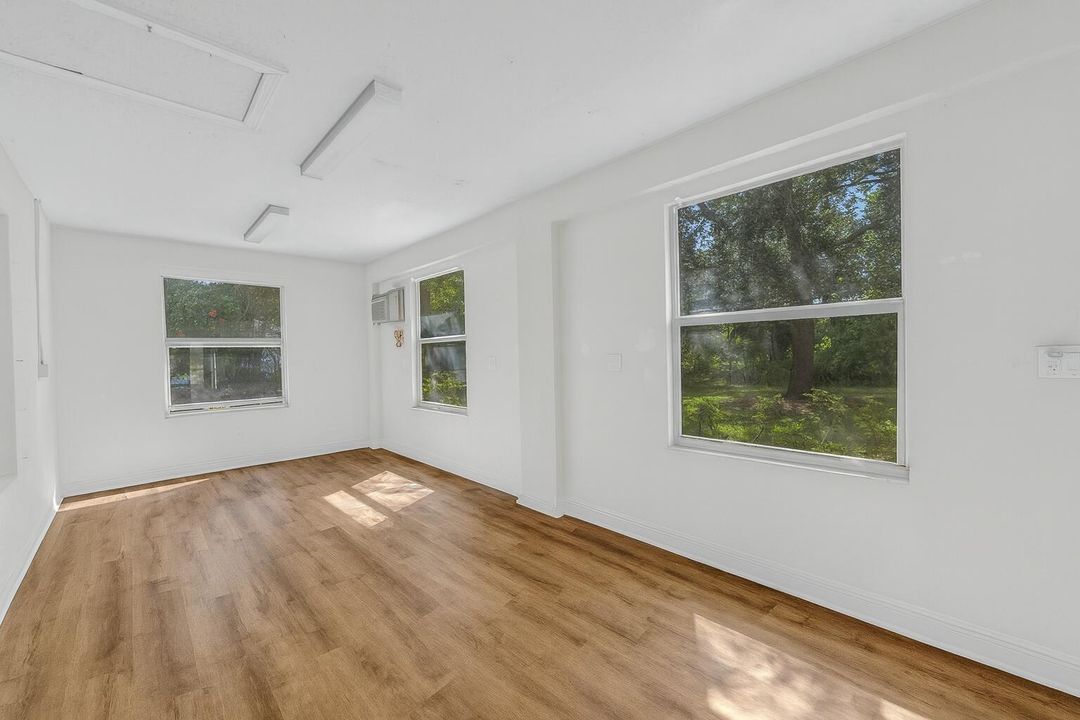 Activo con contrato: $425,000 (3 camas, 2 baños, 2226 Pies cuadrados)