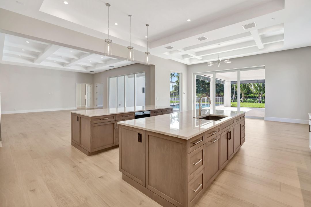 For Sale: $5,695,000 (4 beds, 4 baths, 5254 Square Feet)