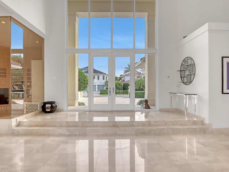 Activo con contrato: $2,850,000 (4 camas, 5 baños, 4409 Pies cuadrados)