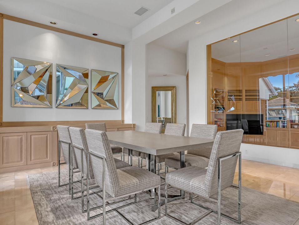 Activo con contrato: $2,850,000 (4 camas, 5 baños, 4409 Pies cuadrados)