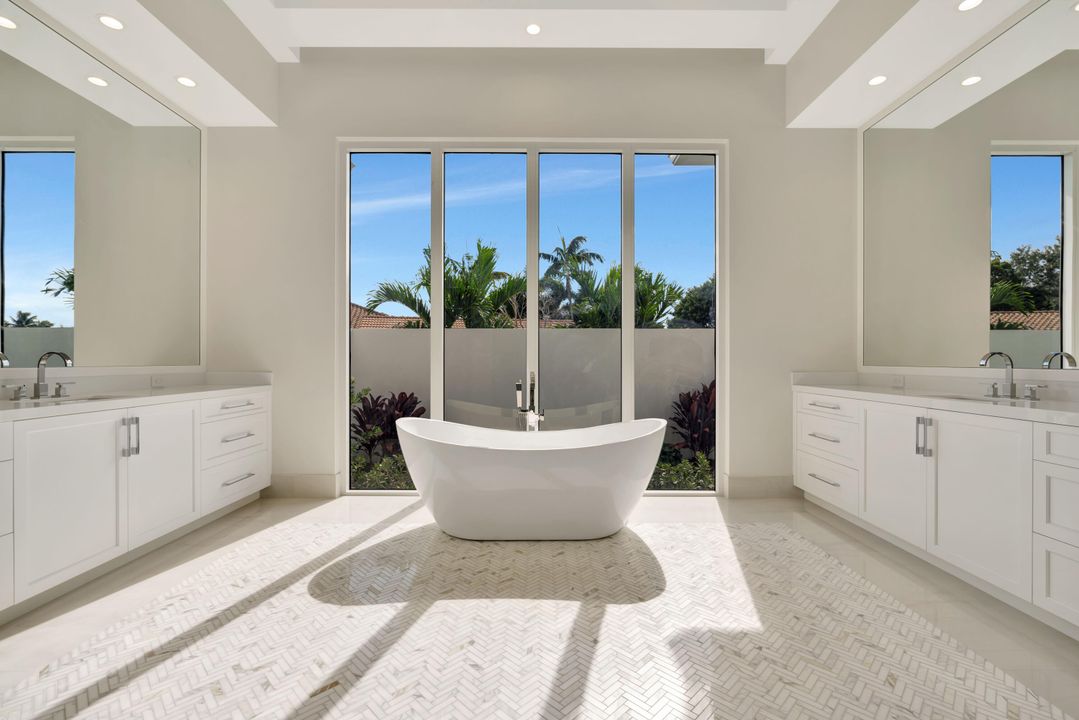 For Sale: $5,695,000 (4 beds, 4 baths, 5254 Square Feet)