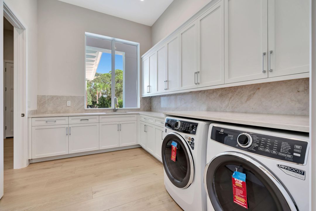 For Sale: $5,695,000 (4 beds, 4 baths, 5254 Square Feet)