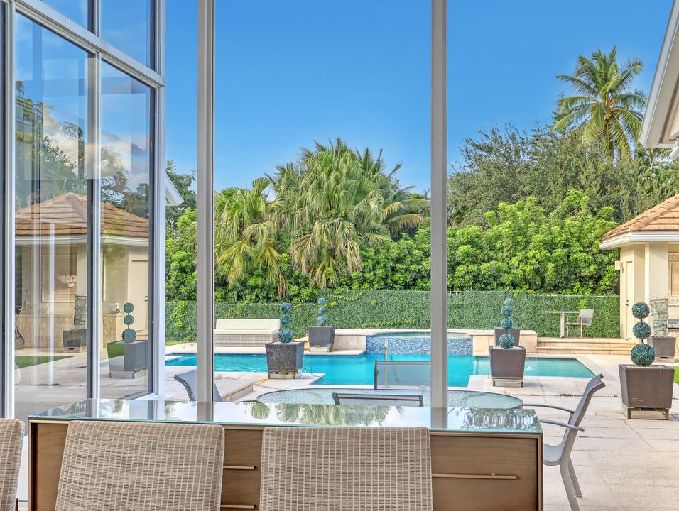 Activo con contrato: $2,850,000 (4 camas, 5 baños, 4409 Pies cuadrados)