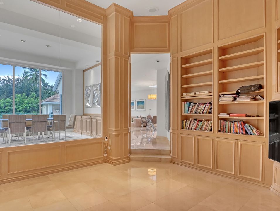 Activo con contrato: $2,850,000 (4 camas, 5 baños, 4409 Pies cuadrados)