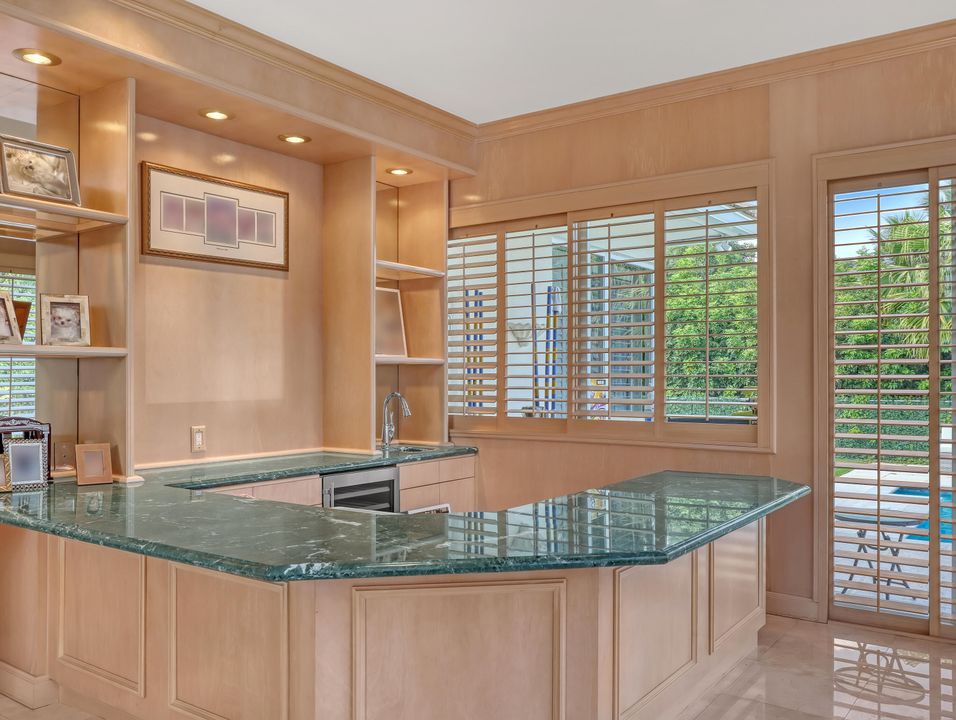 Activo con contrato: $2,850,000 (4 camas, 5 baños, 4409 Pies cuadrados)