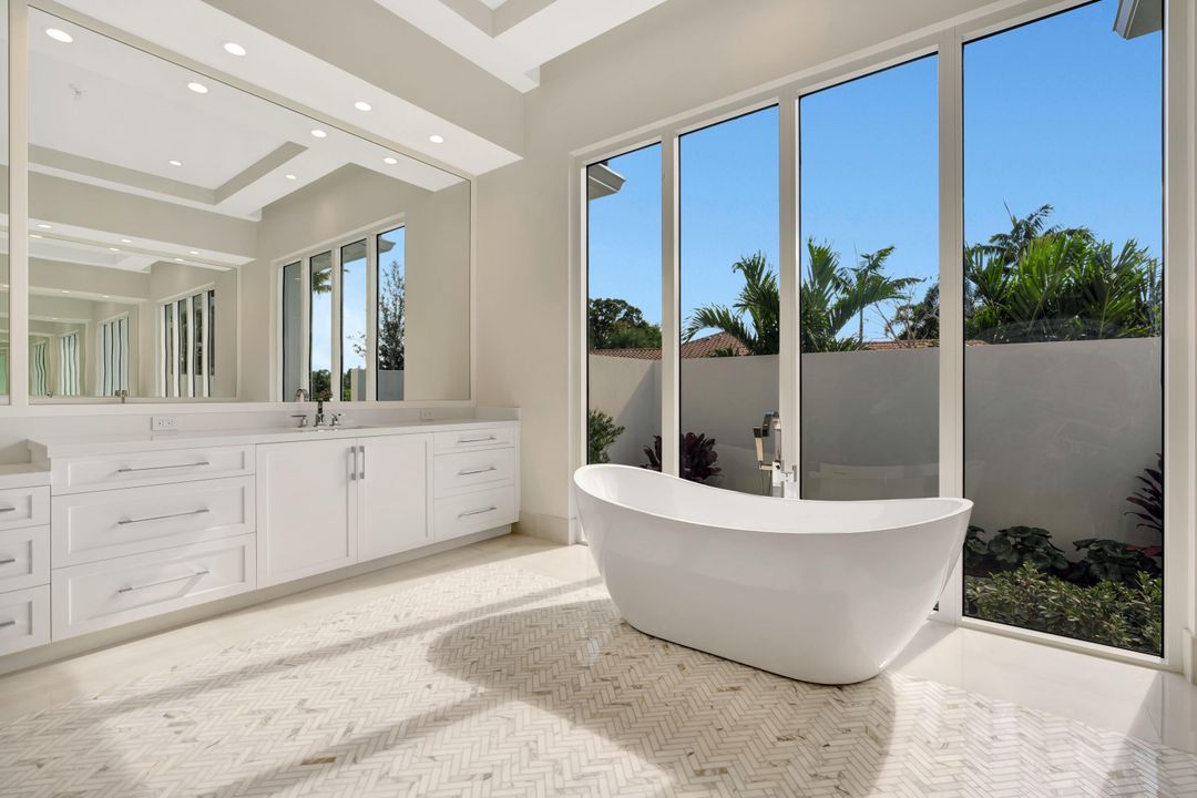 For Sale: $5,695,000 (4 beds, 4 baths, 5254 Square Feet)